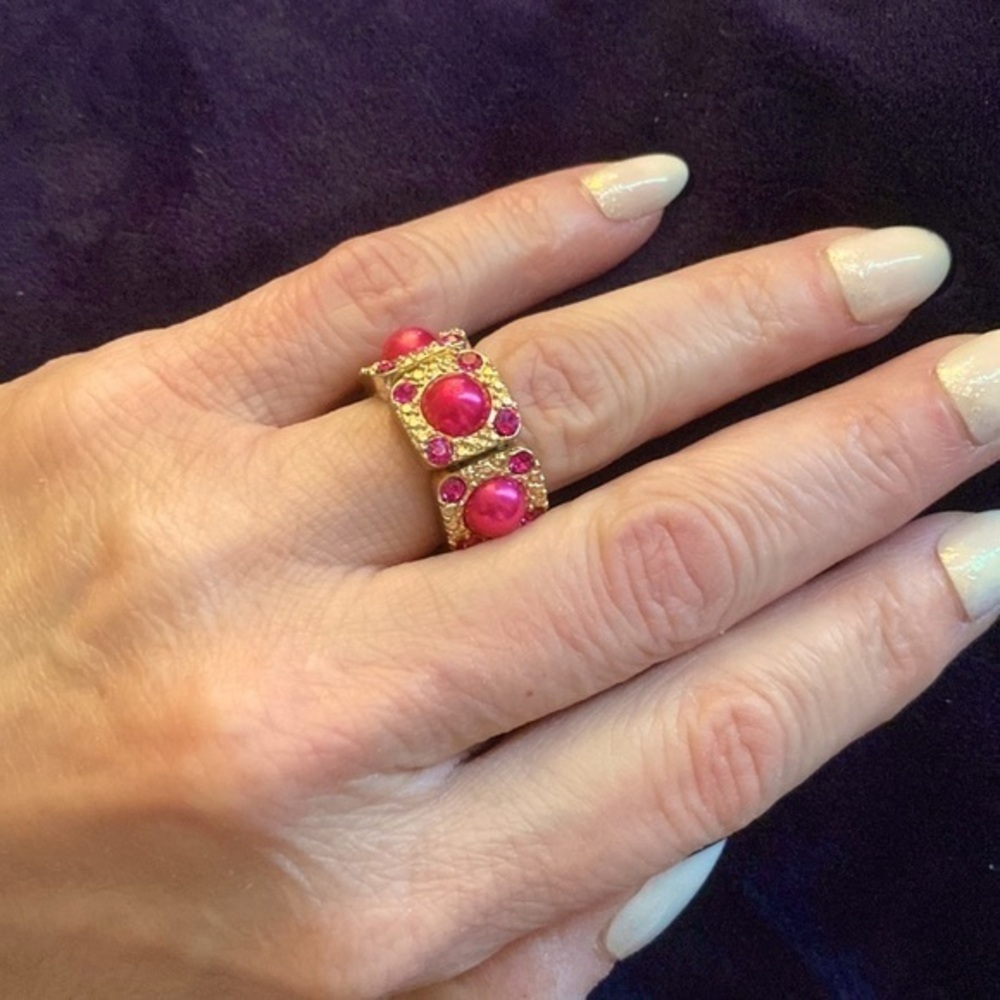 ✅Festive stretch ring w/ gold finish base,fuchsia color stones. From  India.